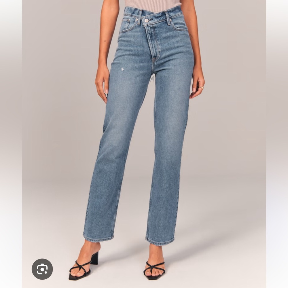 Abercrombie 90s Ultra High Rise Straight Jeans